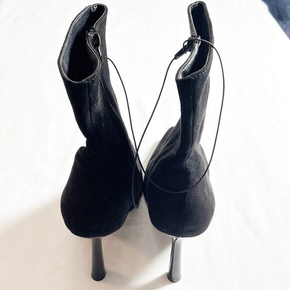 NWOT Forever 21 Black Zip-up Faux Suede Ankle Booties - Picture 5 of 7